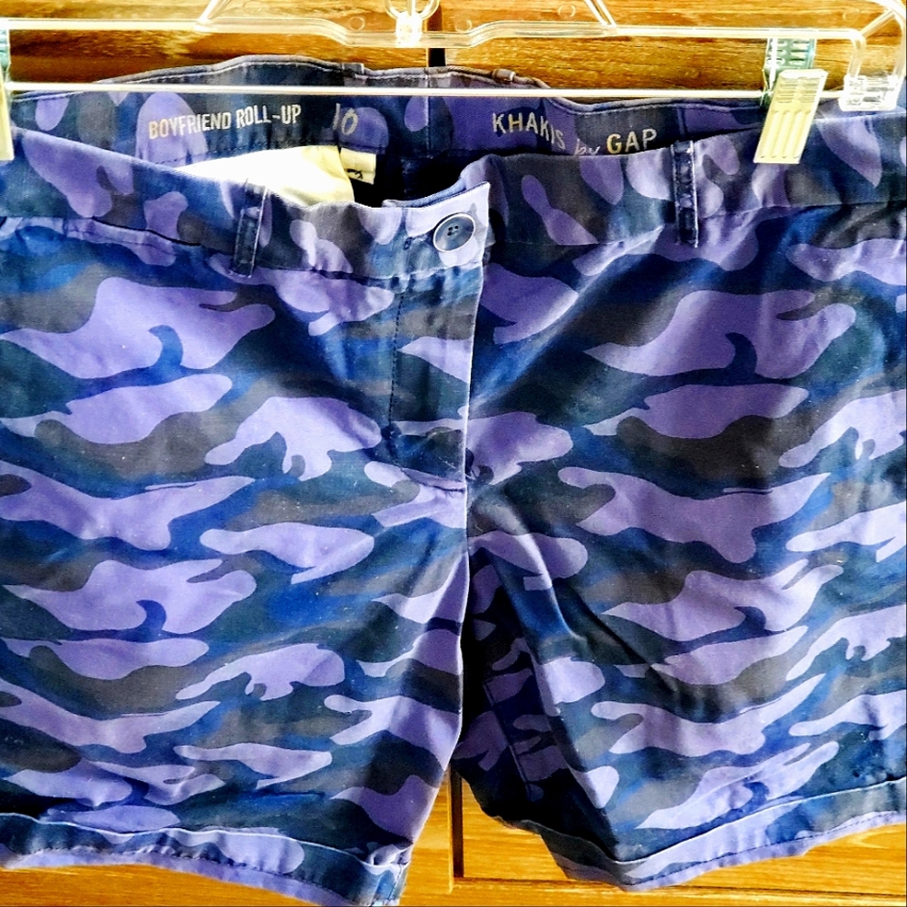 NWOT GAP women's camo shorts